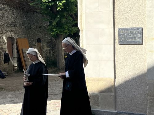 MM et MMC porche benediction_SArnou.jpg