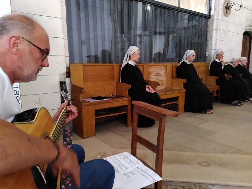 Messe sacré coeur Dominique guitare.jpg