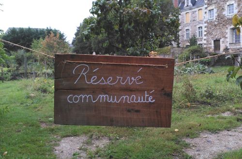panneau réservé communauté.jpg